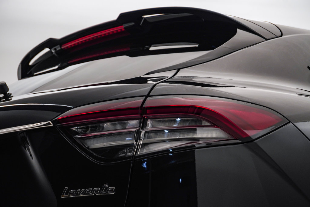 Used 2022 Maserati Levante Modena AWD/4WD image 13