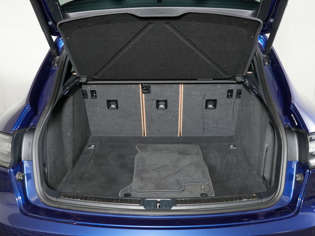 Certified 2024 Porsche Macan image 42