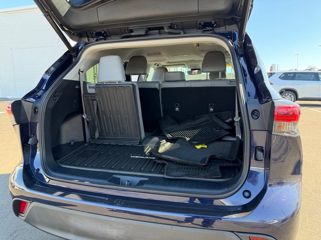Used 2022 Toyota Highlander XLE image 44