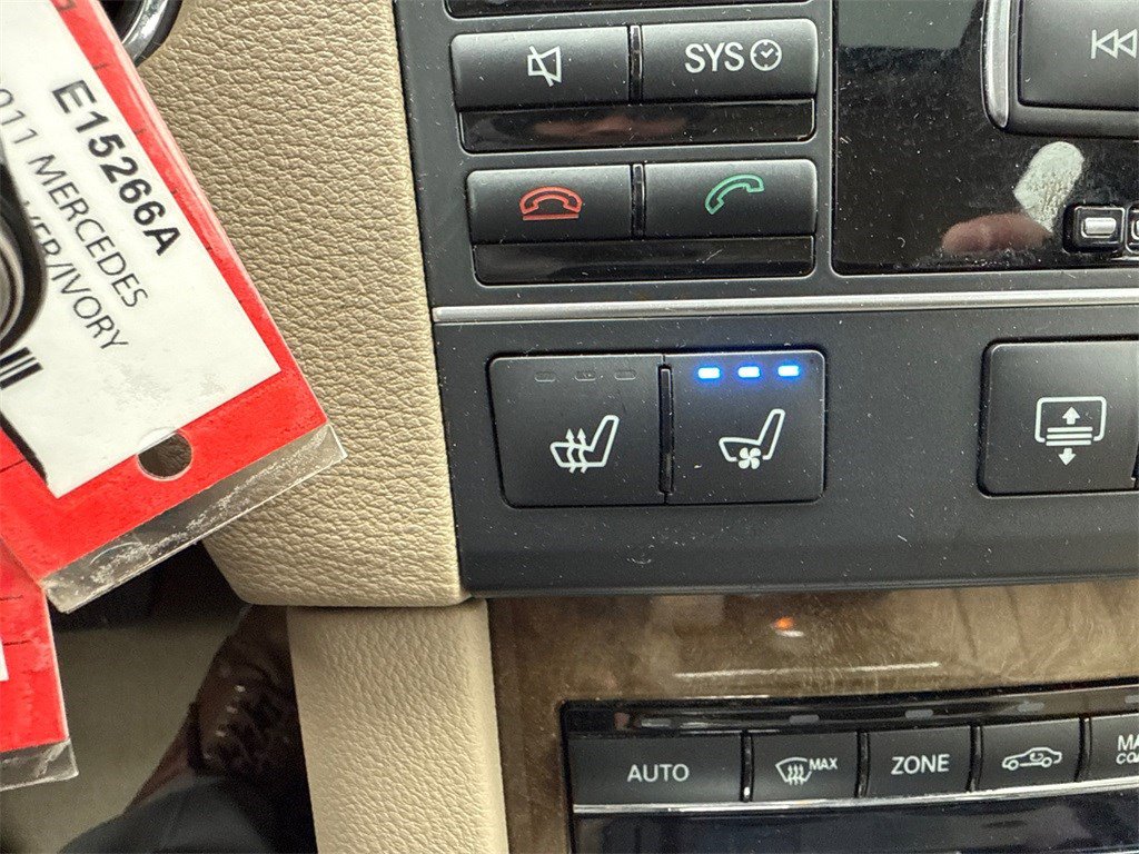 Used 2011 Mercedes-Benz E 550 4MATIC Sedan image 30