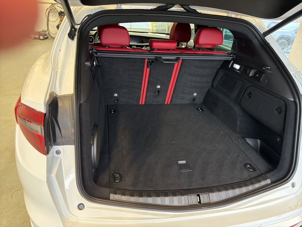 Used 2023 Alfa Romeo Stelvio Veloce image 8