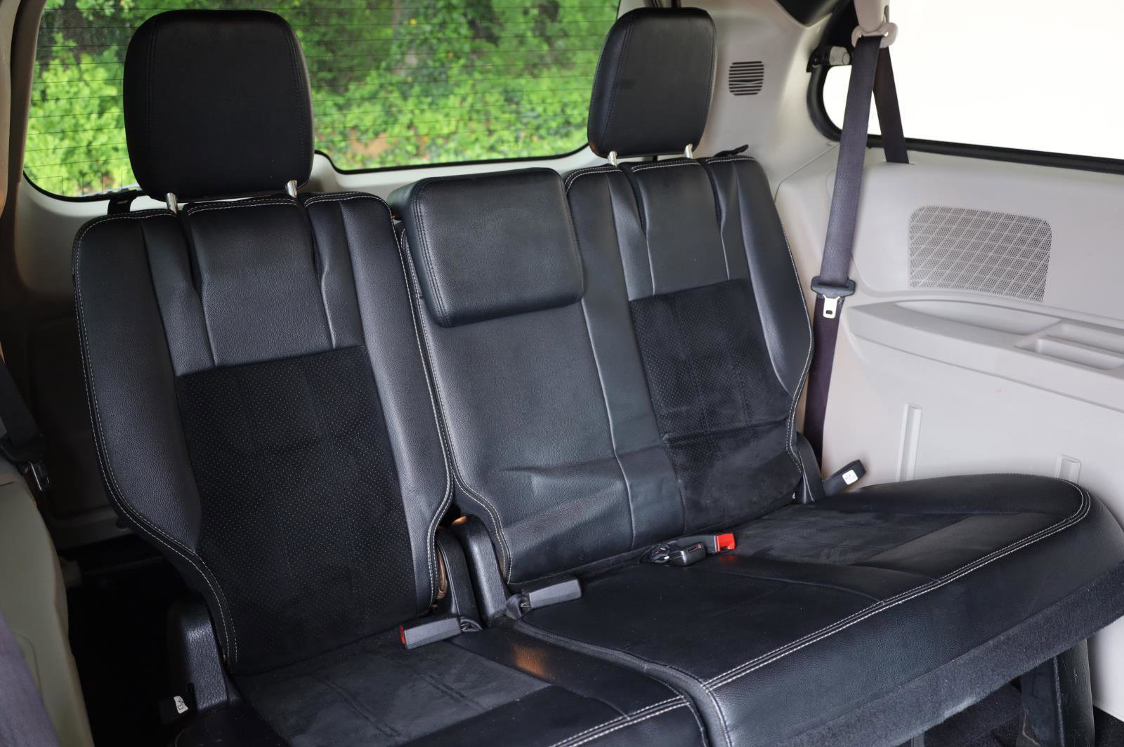 Used 2017 Dodge Grand Caravan SXT FWD image 16