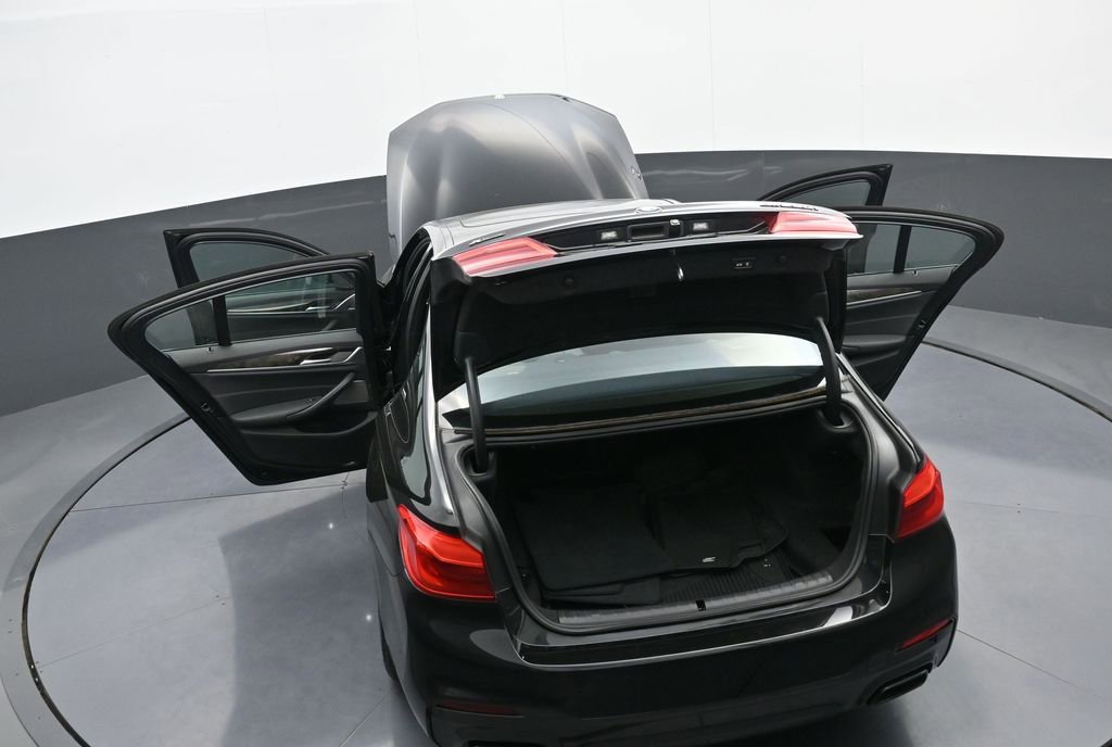 Used 2020 BMW M550i xDrive image 43