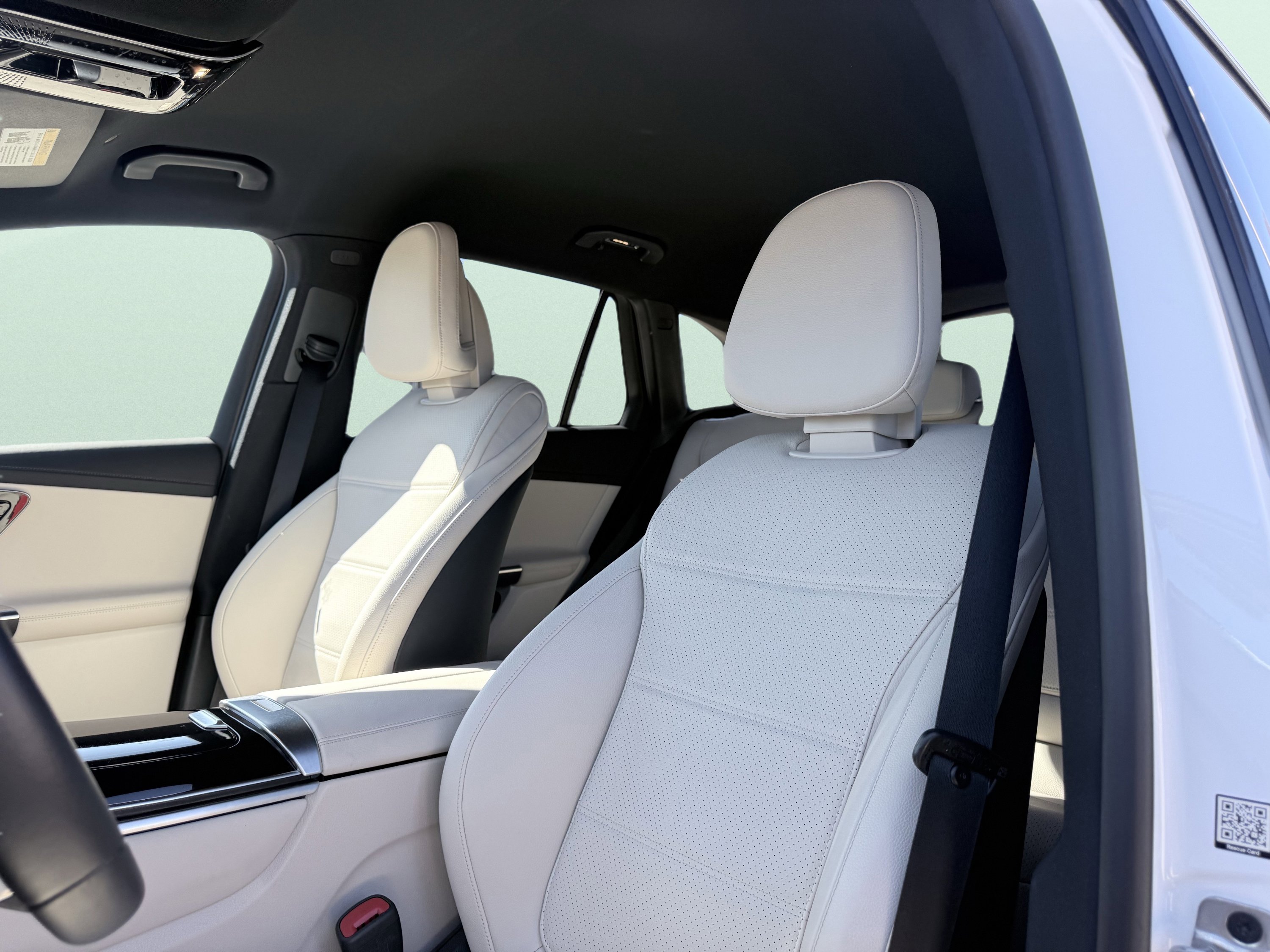 Used 2025 Mercedes-Benz GLC 300 4MATIC image 30