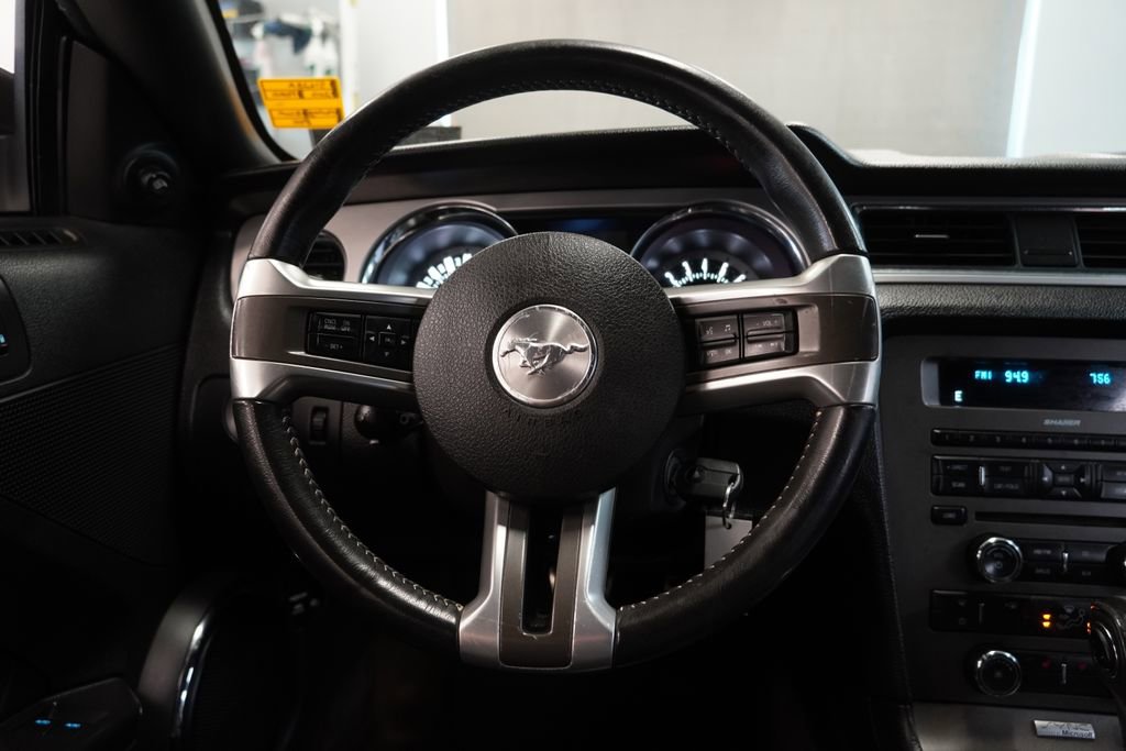 Used 2013 Ford Mustang GT Premium w/ Comfort Pkg RWD image 17