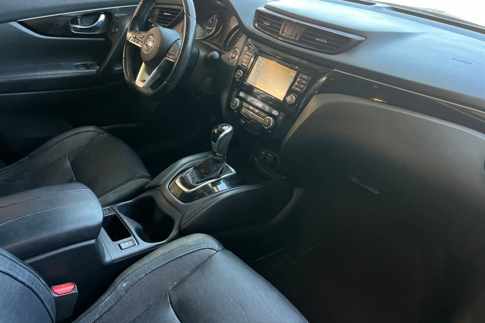 Used 2017 Nissan Rogue Sport SL FWD image 17
