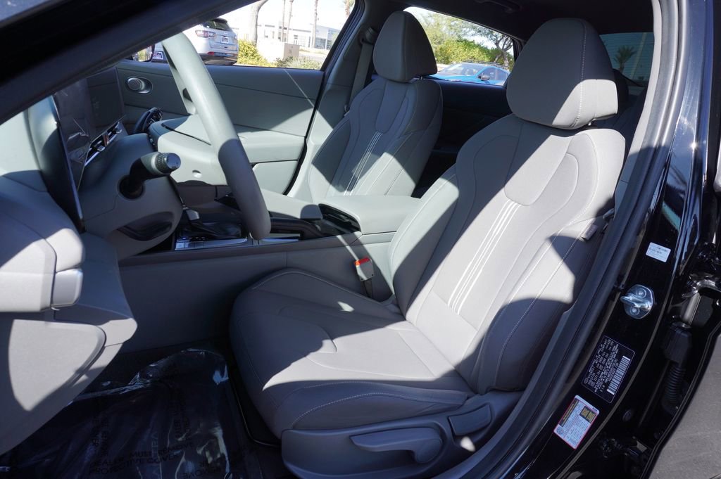 Used 2024 Hyundai Elantra SEL image 13