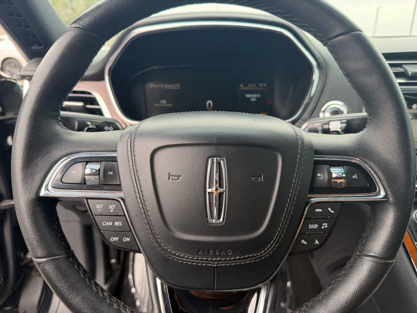 Used 2017 Lincoln Continental Premiere FWD image 18