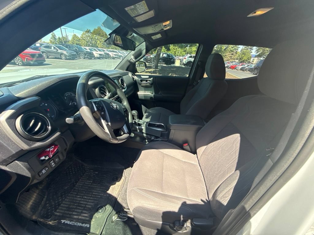 Used 2018 Toyota Tacoma TRD Sport w/ Technology Package AWD/4WD image 11