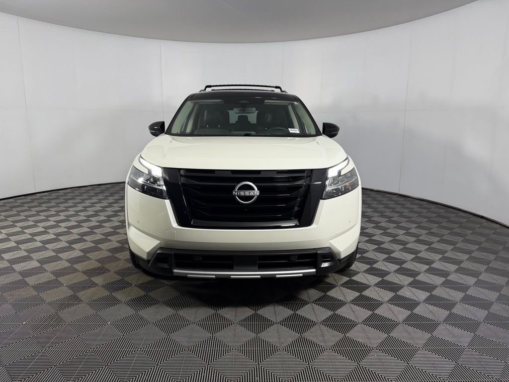 Used 2024 Nissan Pathfinder Platinum w/ Black Appearance Package image 11