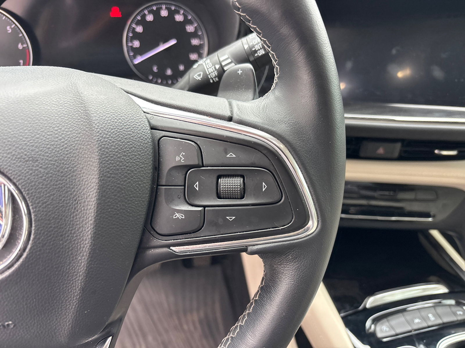Used 2021 Buick Envision Essence w/ Technology Package I FWD image 18