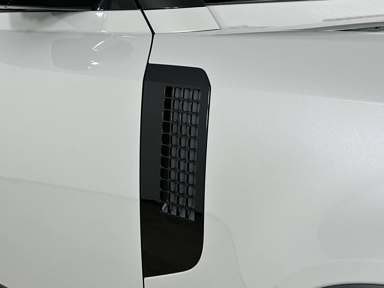 New 2026 Land Rover Defender 110 S AWD/4WD image 9