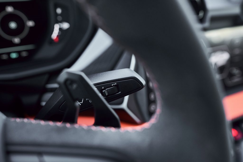 Used 2025 Lamborghini Urus SE image 62