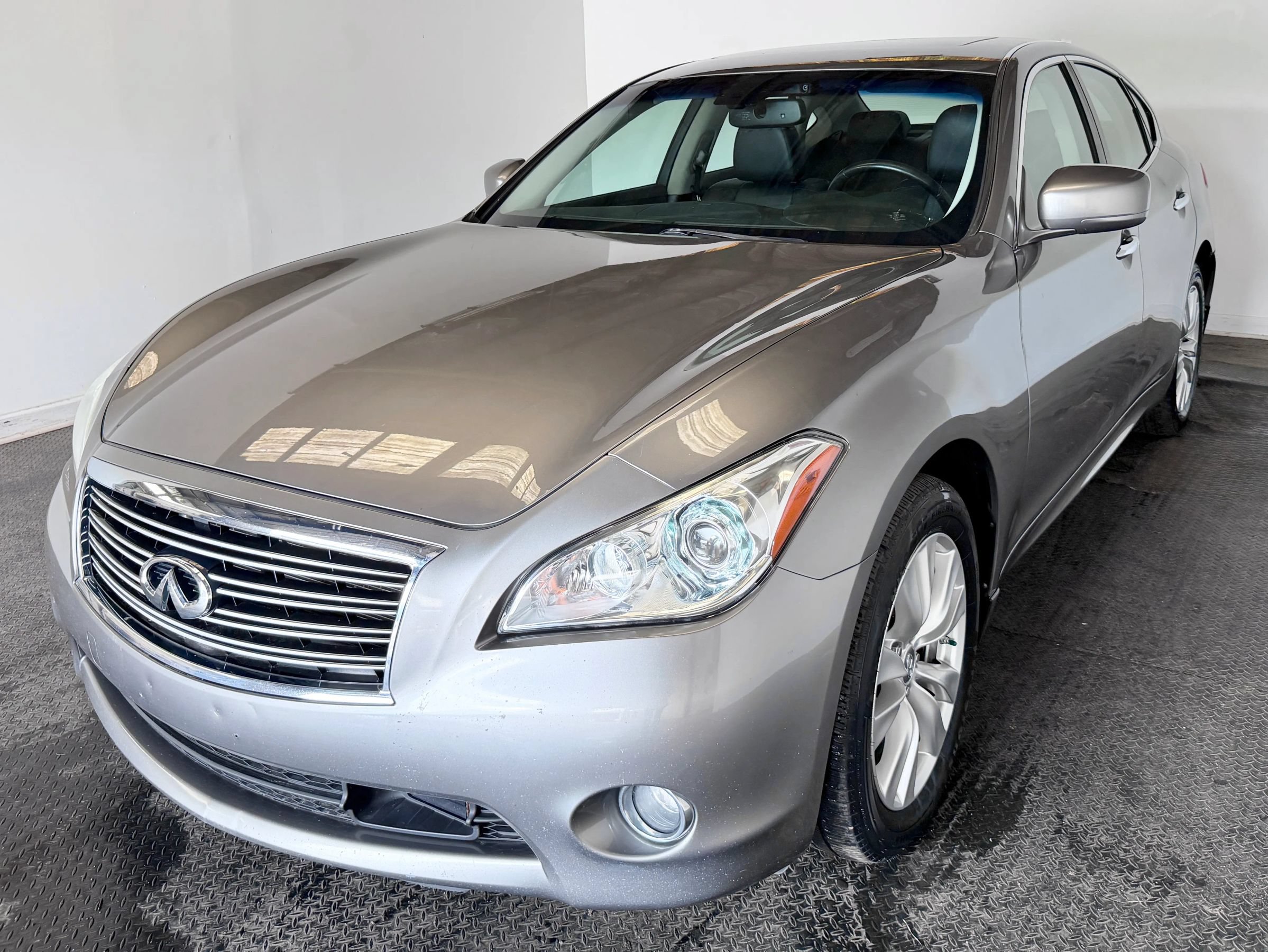 Used 2011 INFINITI M37 x w/ Premium Pkg AWD/4WD image 2