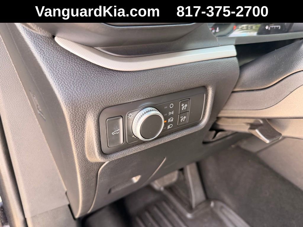 Used 2020 Ford Explorer XLT image 16