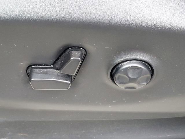 Used 2023 Chrysler Pacifica Touring-L FWD image 6