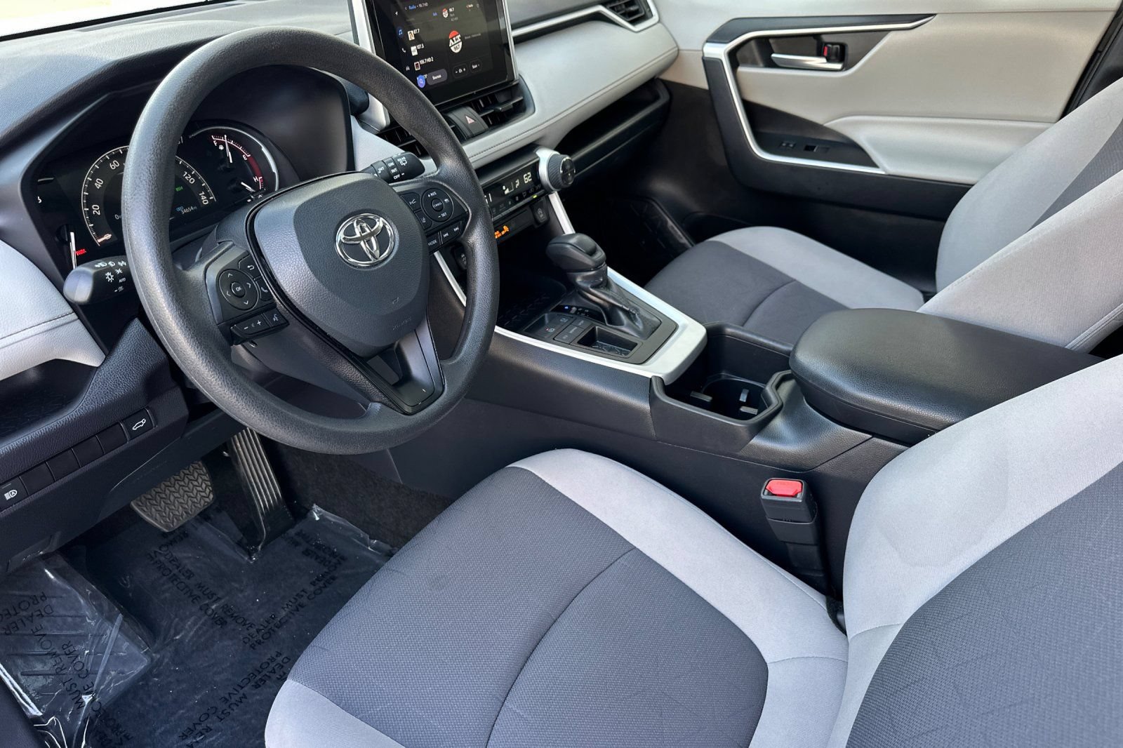 Used 2025 Toyota RAV4 XLE w/ Convenience Package FWD image 10