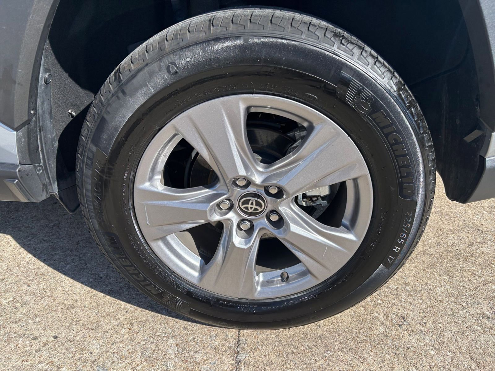 Used 2025 Toyota RAV4 LE image 29