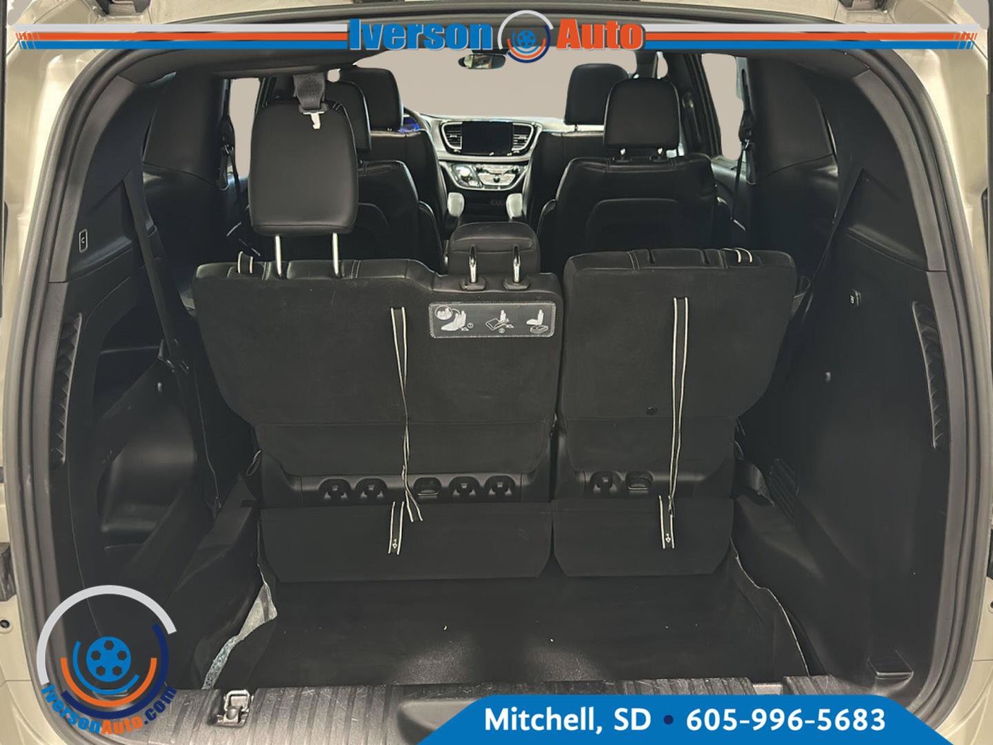 Used 2021 Chrysler Pacifica Touring-L w/ S Appearance Package AWD/4WD image 28