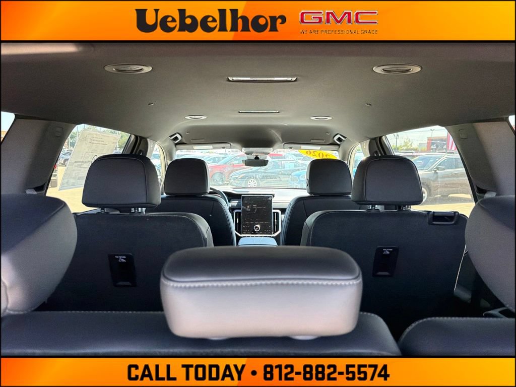 New 2026 GMC Acadia Elevation w/ Elevation Premium Package AWD/4WD image 12