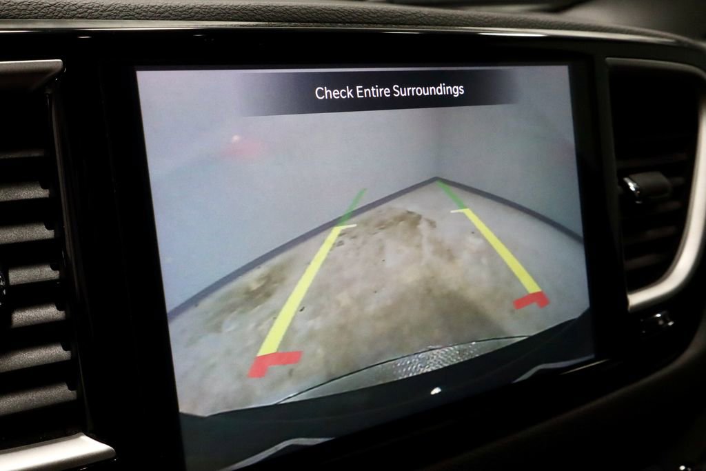 Used 2025 Chrysler Pacifica Select FWD image 2