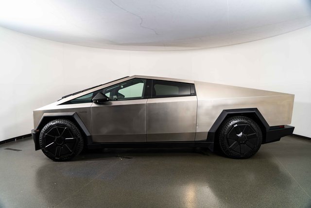 Used 2024 Tesla Cybertruck AWD Crew Cab image 5