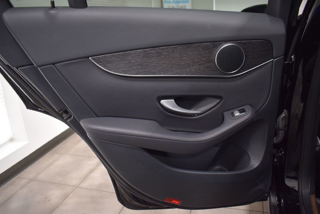 Used 2022 Mercedes-Benz GLC 300 4MATIC image 12