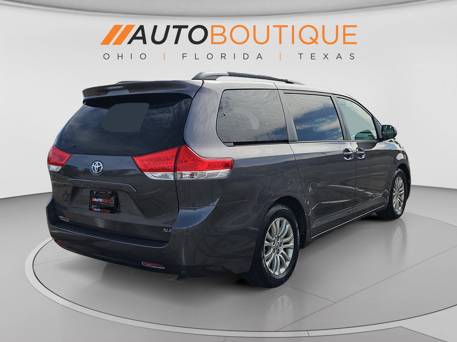 Used 2013 Toyota Sienna XLE FWD image 5