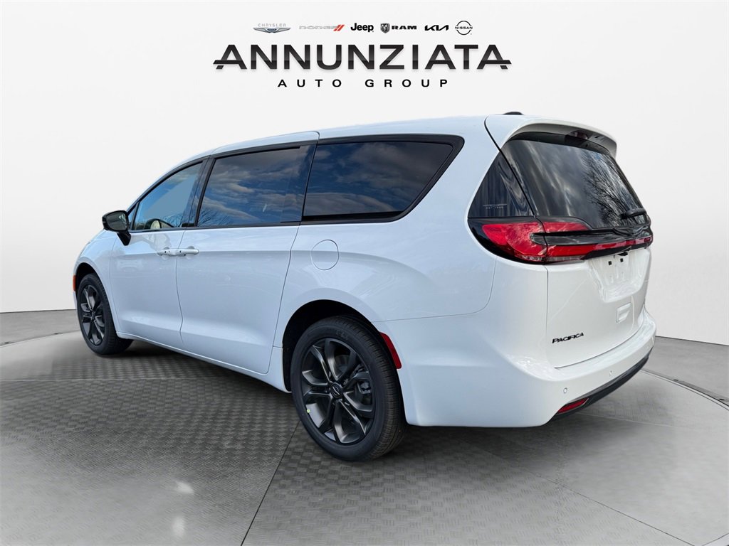 New 2026 Chrysler Pacifica Select image 3