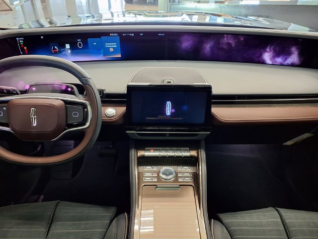 New 2026 Lincoln Nautilus Black Label w/ Jet Appearance Package AWD/4WD image 9