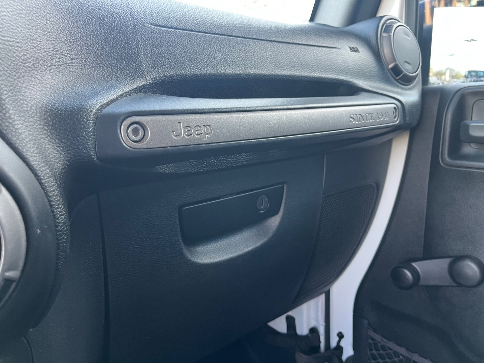 Certified 2018 Jeep Wrangler Sport image 32