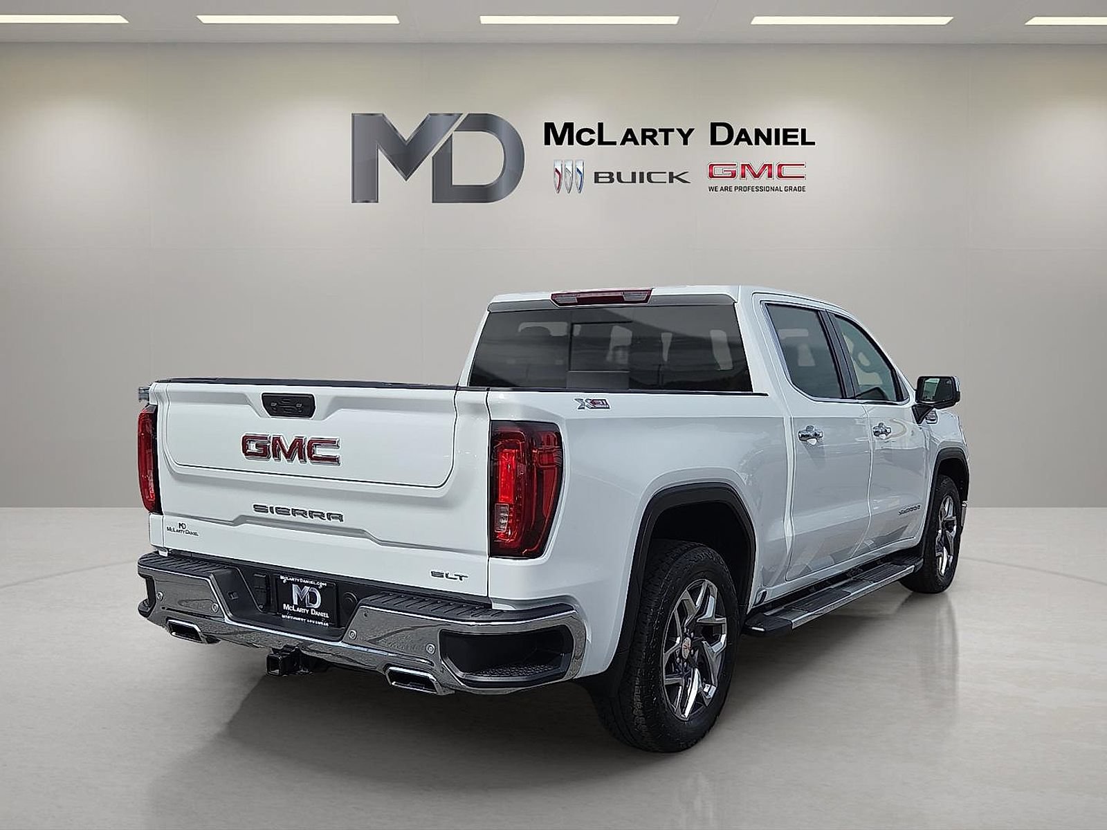 Certified 2024 GMC Sierra 1500 SLT w/ SLT Premium Plus Package AWD/4WD image 14