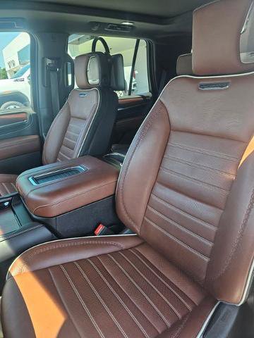 Used 2023 GMC Yukon Denali Ultimate AWD/4WD image 16