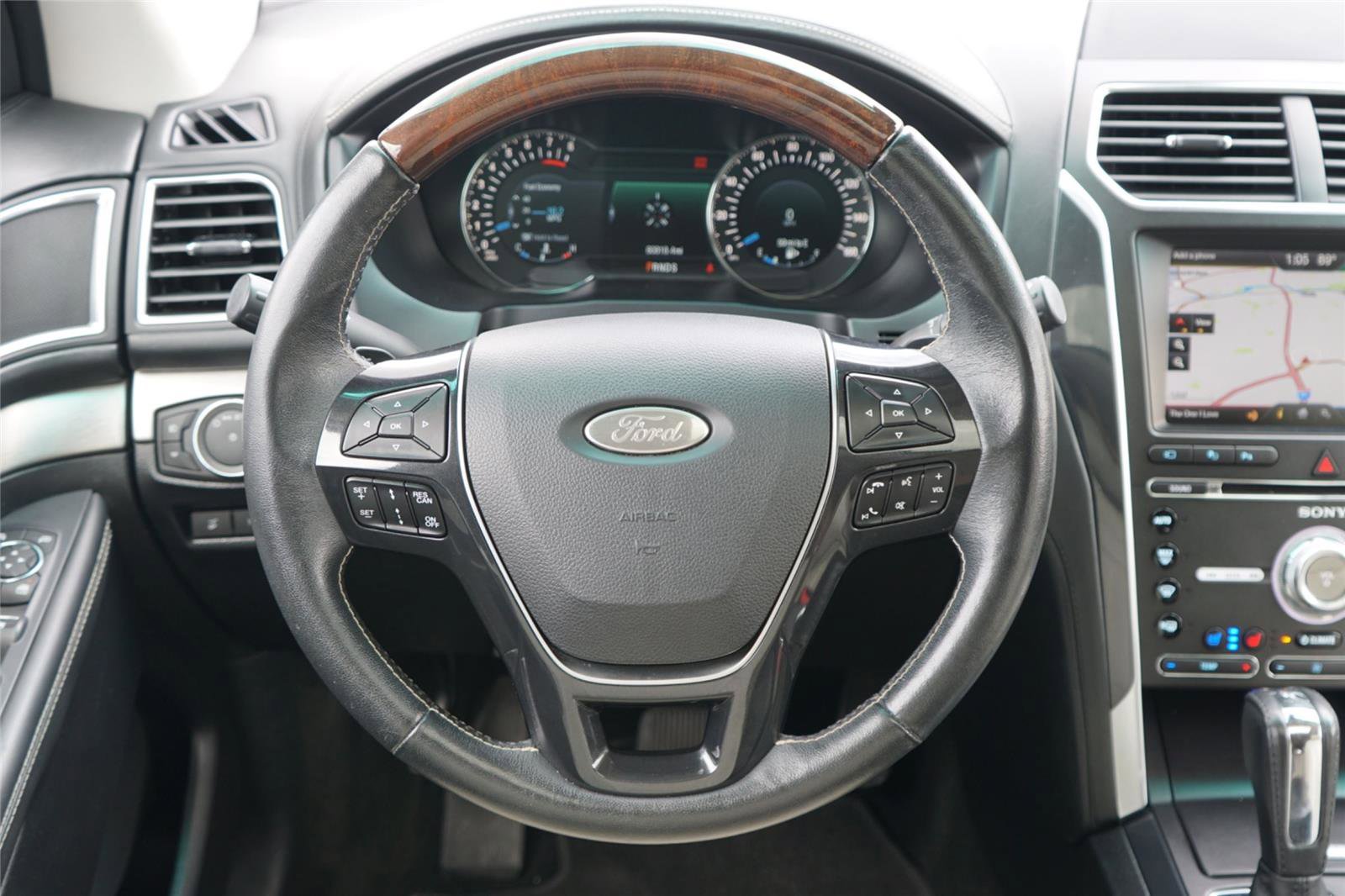 Used 2016 Ford Explorer Platinum AWD/4WD image 27