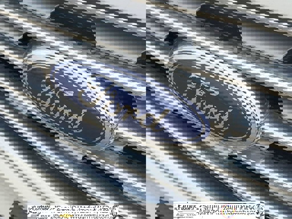 Used 2020 Ford Edge Titanium image 32