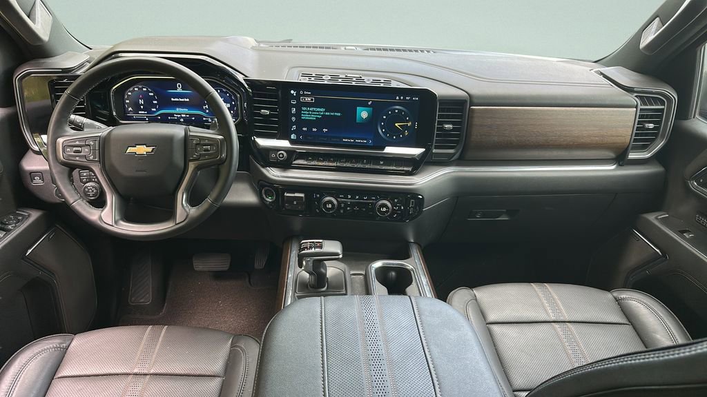 Used 2024 Chevrolet Silverado 1500 High Country w/ Technology Package AWD/4WD image 15