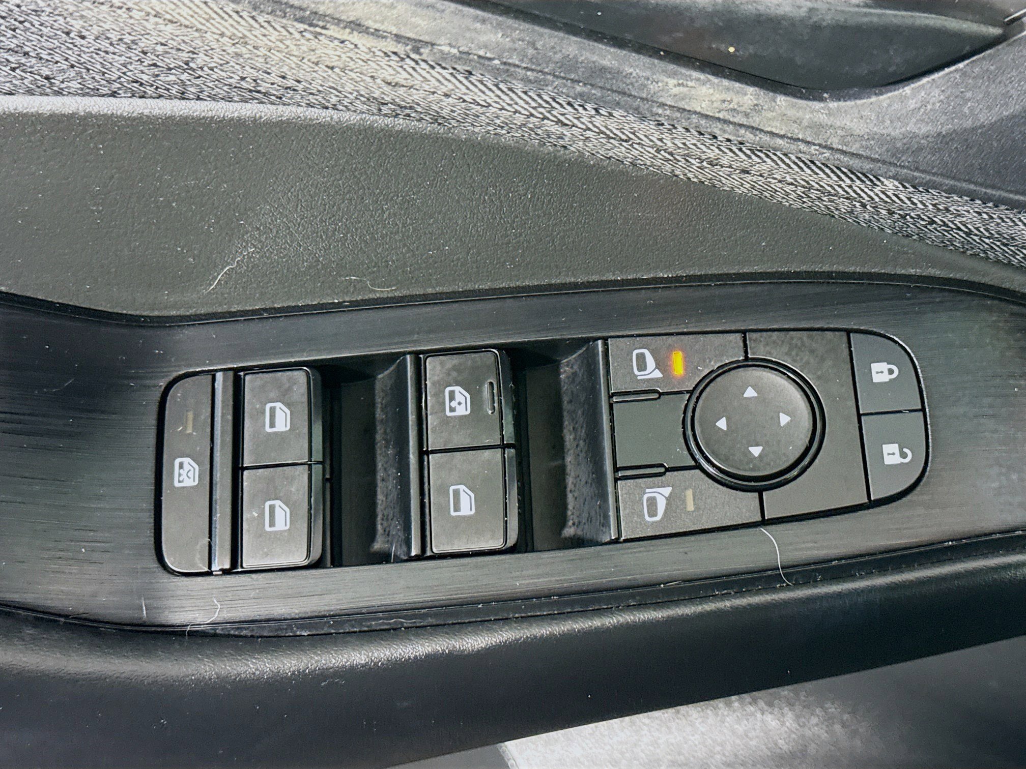 Used 2023 Nissan Rogue S image 24