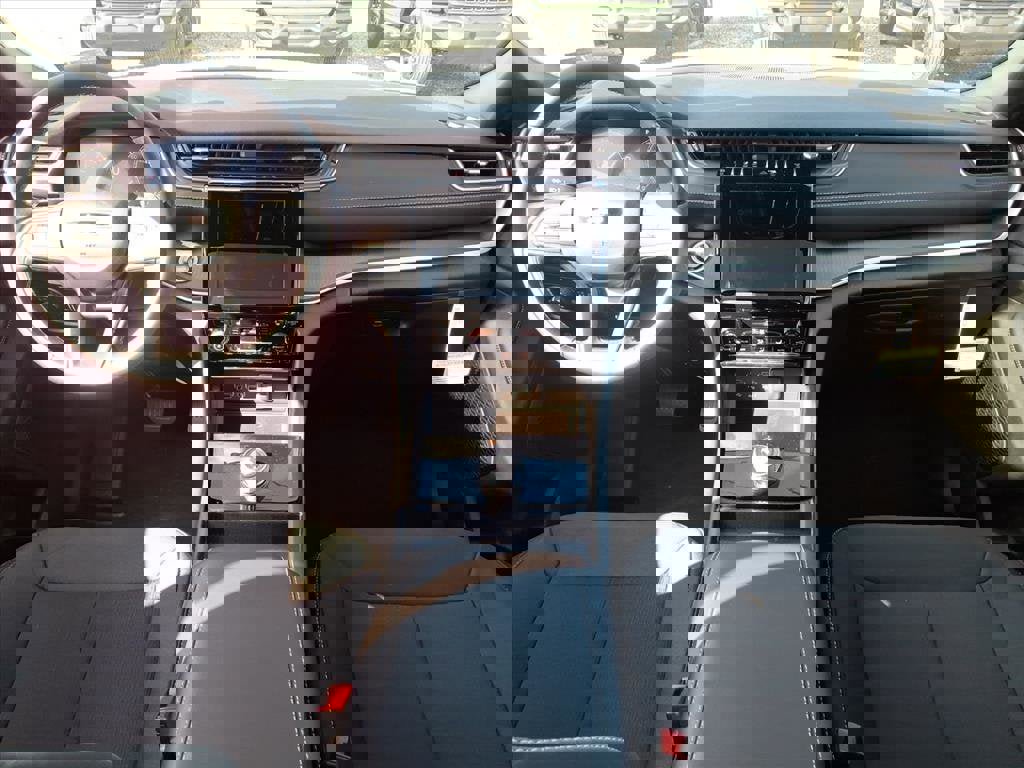 New 2025 Jeep Grand Cherokee Laredo X w/ Luxury Tech Group I image 5