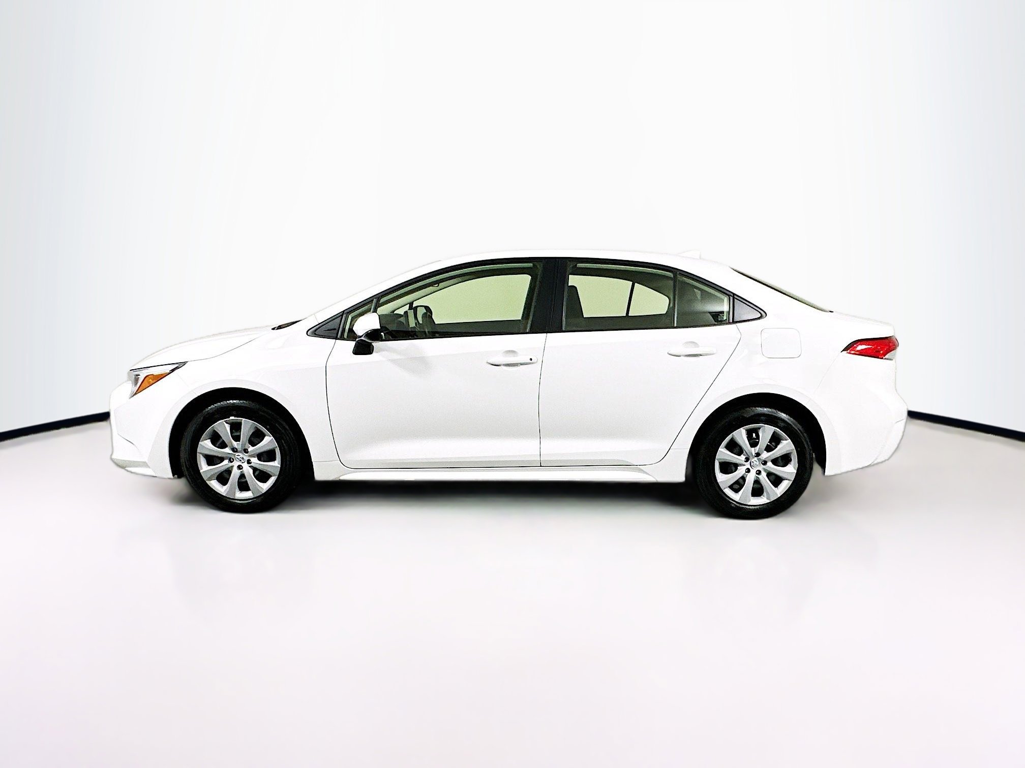 Used 2025 Toyota Corolla LE image 4