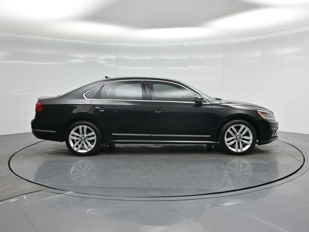 Used 2016 Volkswagen Passat 3.6 SEL Premium image 24