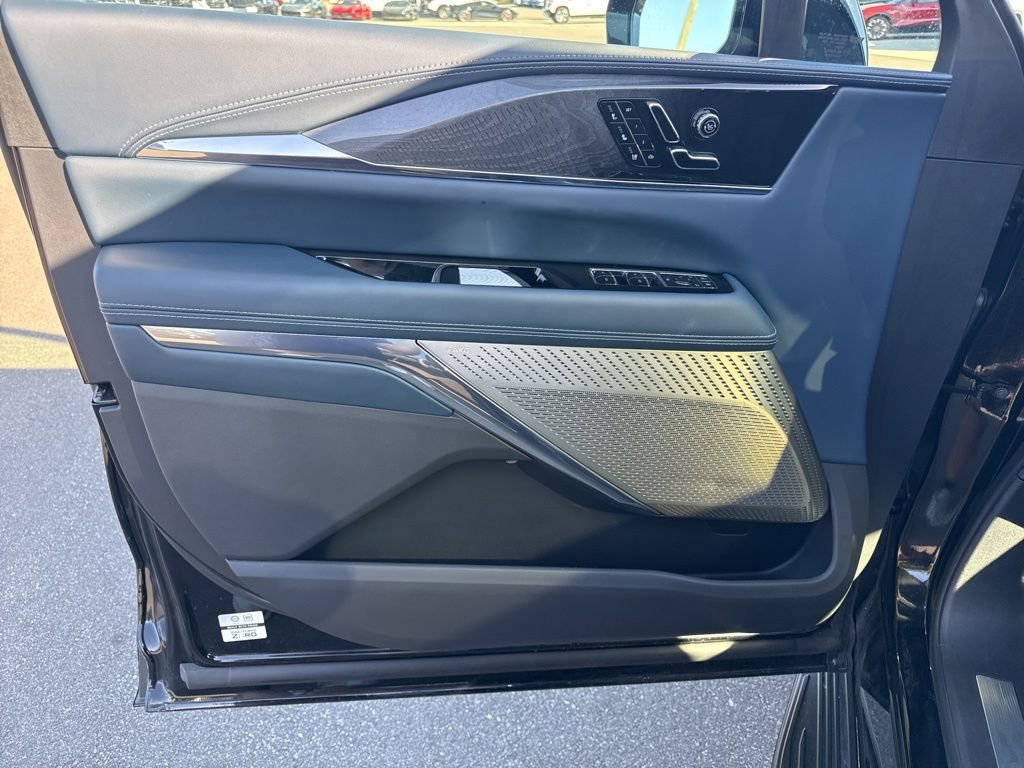 Used 2025 Cadillac Escalade IQ Luxury 2 w/ LPO, Premium Carpet Package AWD/4WD image 27