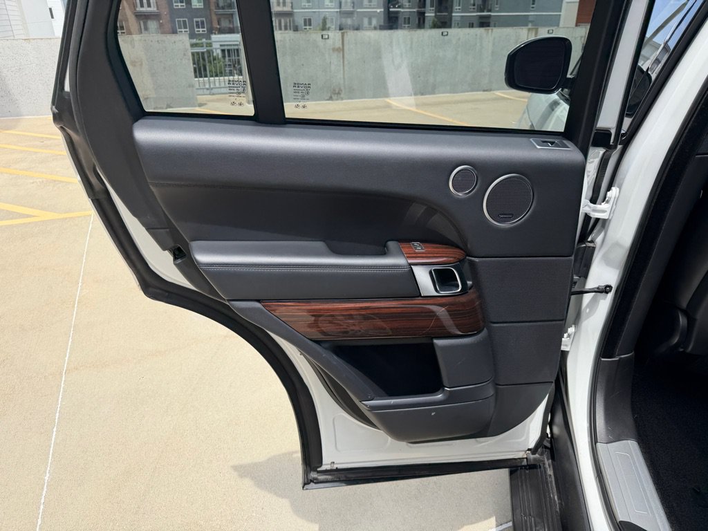 Used 2014 Land Rover Range Rover HSE AWD/4WD image 18