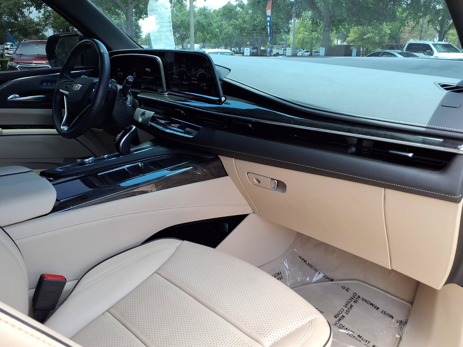 Certified 2024 Cadillac Escalade ESV Premium Luxury RWD image 9