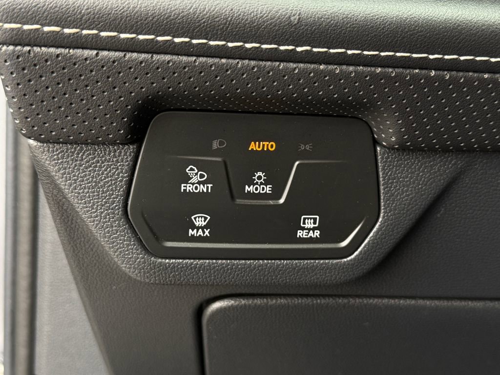 Used 2024 Volkswagen Atlas SE image 39