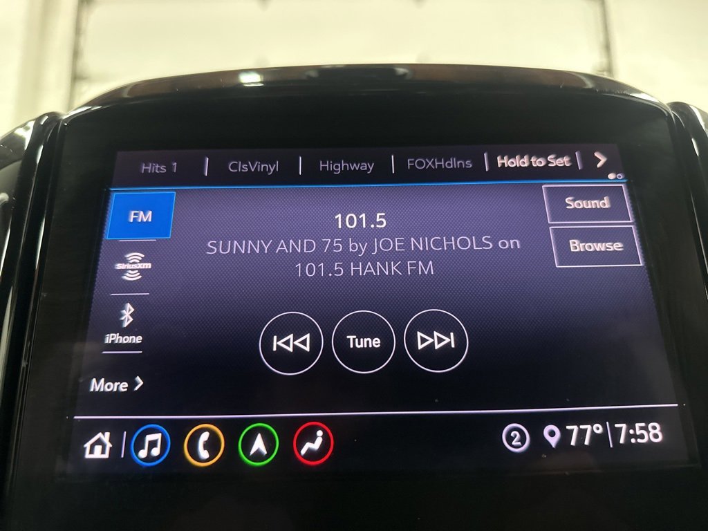 Used 2021 Chevrolet Traverse RS image 30