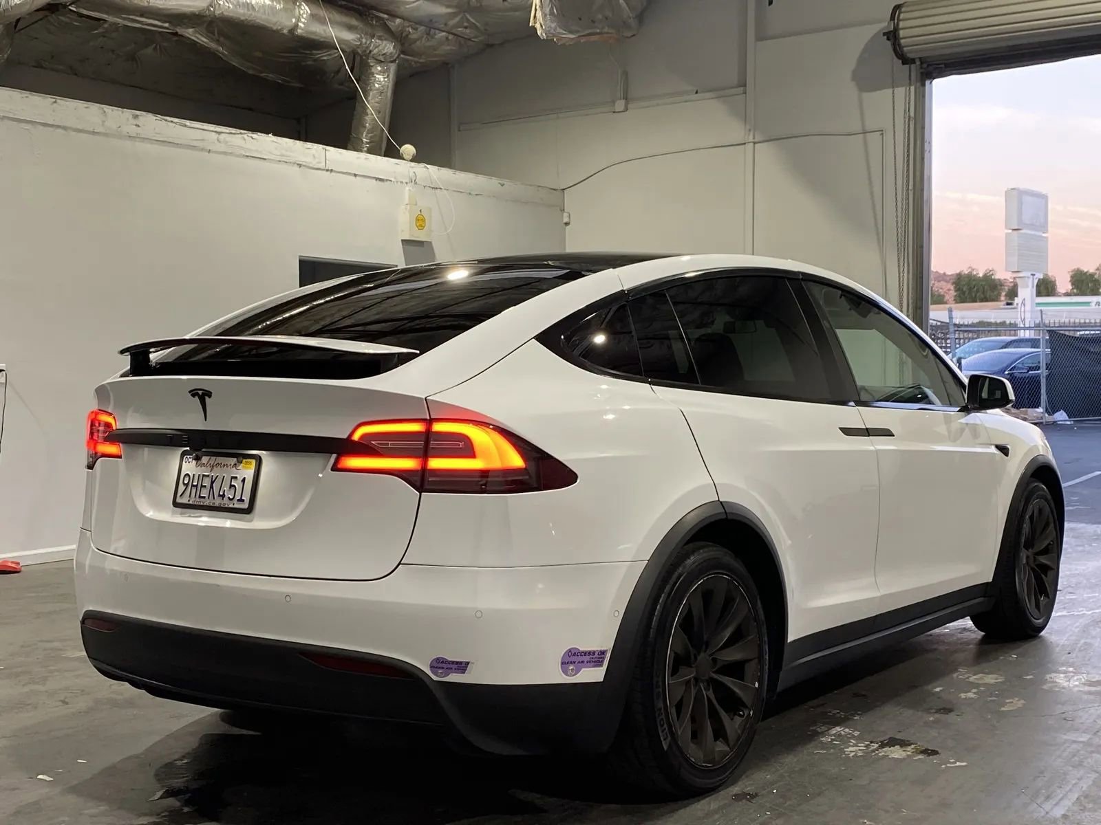 Used 2018 Tesla Model X 75D image 4