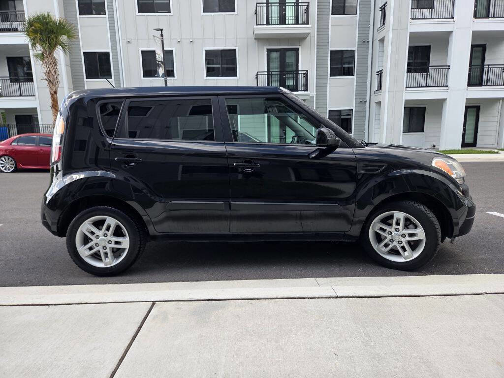 Used 2011 Kia Soul + w/ Audio Pkg FWD image 5