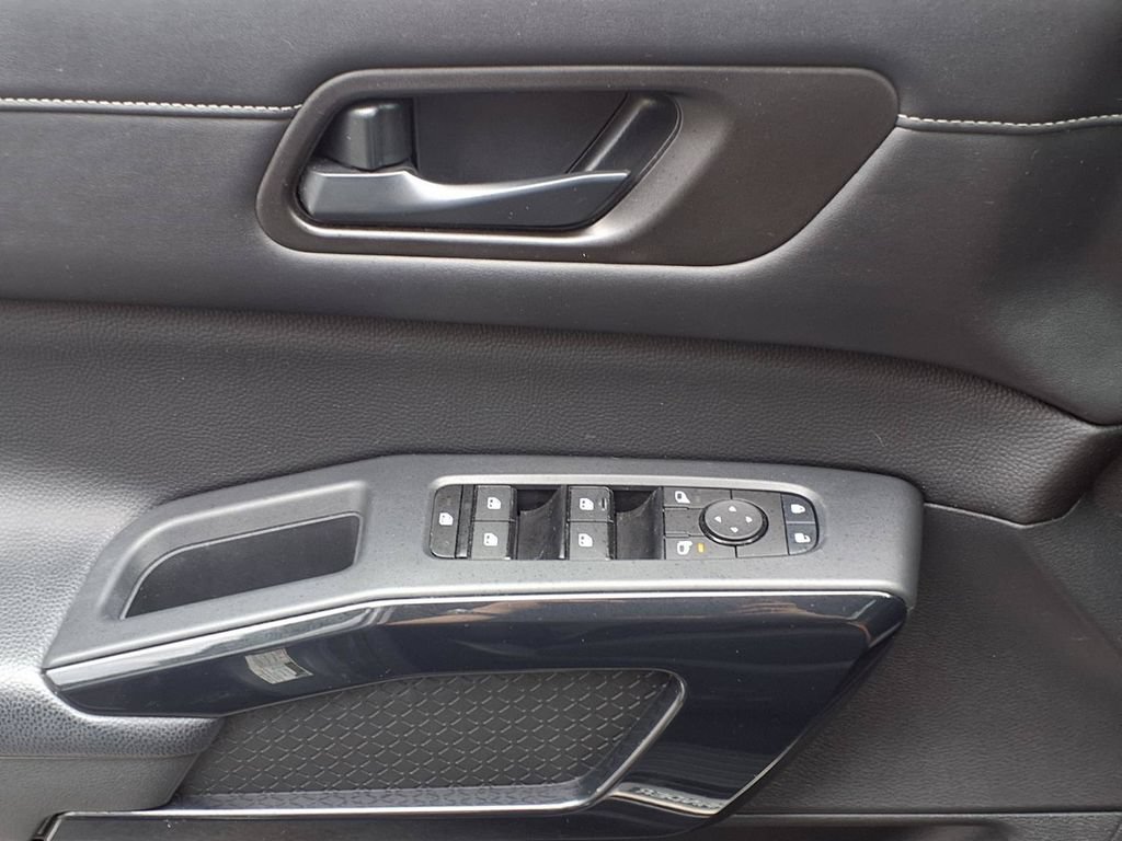 Used 2024 Nissan Pathfinder SV w/ SV Premium Package AWD/4WD image 19