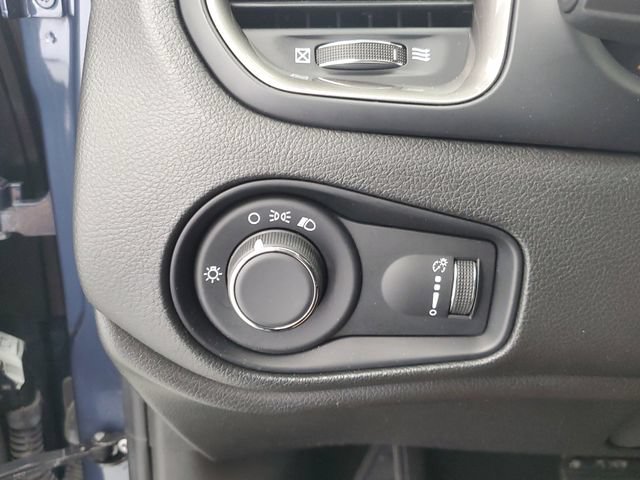 Used 2023 Jeep Renegade Latitude AWD/4WD image 31