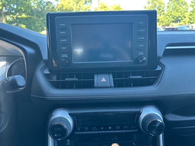 Used 2019 Toyota RAV4 LE w/ Carpet Mat Package image 20